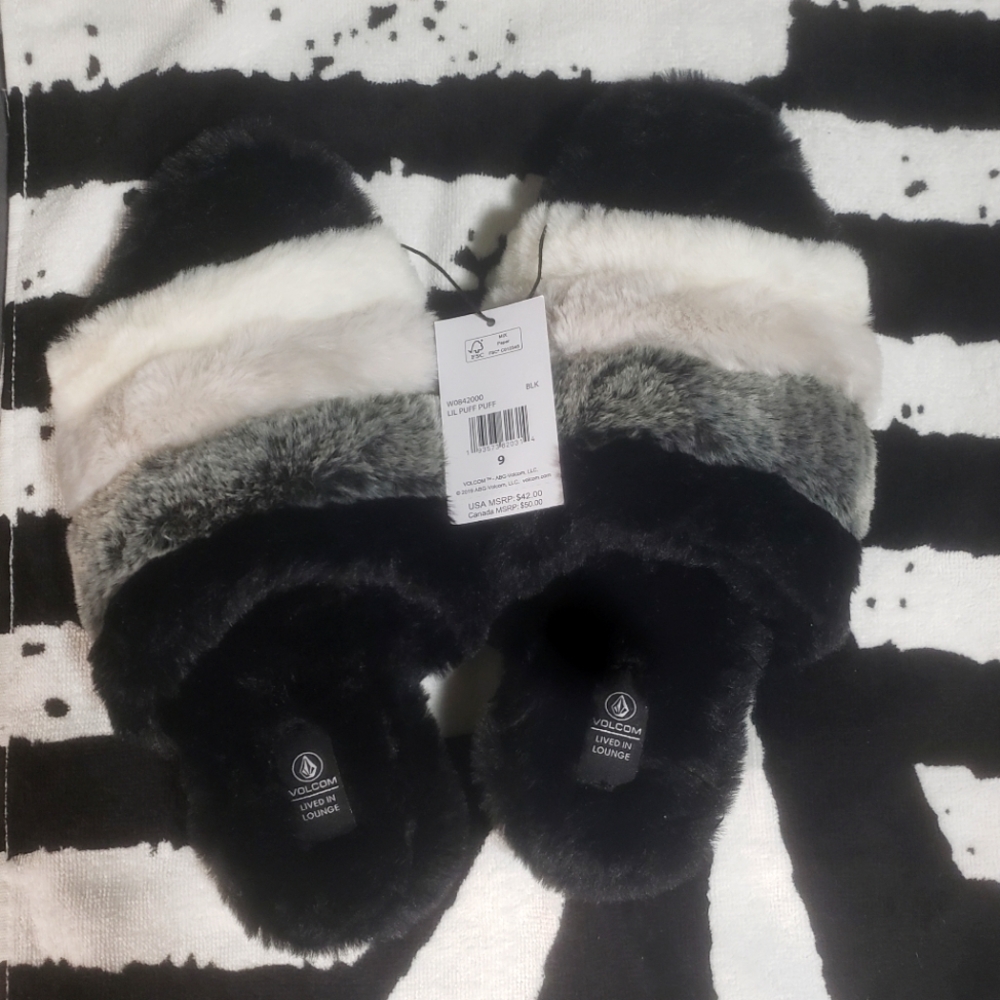 Womens size 9 Volcom puff puff slides, new with tags